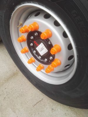 Naskadki na szpilki z ala nakrętką 32 mm kolor pomarańczowy