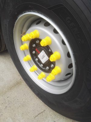 Naskadki na śruby z ala nakrętką 32 mm kolor żółty