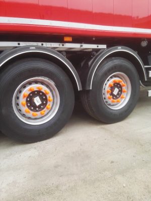 Nakładki na śruby fosfor ze wskaźnikiem u podstawy 32mm kolor pomarańczowy