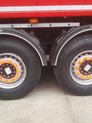 Nasadki na śruby fosfor ze wskaźnikiem u podstawy 32mm kolor pomarańczowy